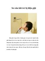Tài liệu Sơ cứu khi trẻ bị điện giật docx