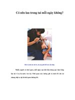 Tài liệu Có nên lau trong tai mỗi ngày không? docx