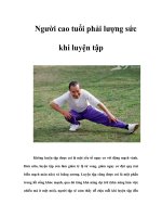 Tài liệu Người cao tuổi phải lượng sức khi luyện tập docx