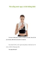 Nên uống nước ngay cả khi không khát
