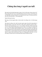 Tài liệu Chứng đau lưng ở người cao tuổi potx