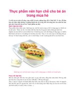 Tài liệu Thực phẩm nên hạn chế cho bé ăn trong mùa hè pdf