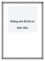 Không nên dỗ khi trẻ khóc đêm doc