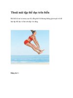 Thoải mái tập thể dục trên biển doc