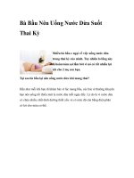 Bà Bầu Nên Uống Nước Dừa Suốt Thai Kỳ pptx