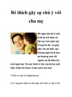 Bé thích gây sự chú ý với cha mẹ doc