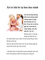 Xử trí khi bé tự làm đau mình doc