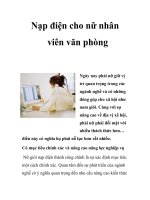 Nạp điện cho nữ nhân viên văn phòng pot
