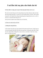 5 sai lầm khi mẹ pha sữa bình cho bé doc