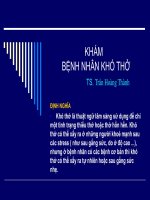 khám bệnh nhân khó thở