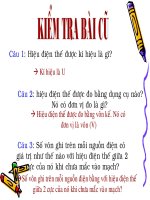 hiêuị điện thế giữa hai đầu dụng cụ đo điện