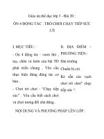 Giáo án thể dục lớp 3 - Bài 20 : ÔN 4 ĐỘNG TÁC . TRÒ CHƠI CHẠY TIẾP SỨC doc