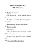 Giáo án kỹ thuật lớp 5 - Bài 4 : THÊU CHỮ V (tiết 1) pps