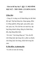 Giáo án thể dục lớp 5 - BÀI 12 :ĐỘI HÌNH ĐỘI NGŨ – TRÒ CHƠI: LĂN BÓNG BẰNG TAY potx