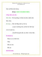 Giáo án:Phát triển thể lực. Đề tài: CHƠI VỚI HÌNH TRÒN potx