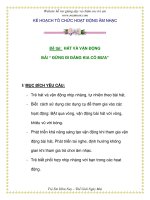 Giáo án chương trình đổi mới Đề tài: HÁT VÀ VẬN ĐỘNG BÀI “ ĐỪNG ĐI ĐẰNG KIA CÓ MƯA” potx