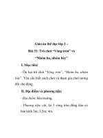 Giáo án thể dục lớp 2 – Bài 31: Trò chơi “Vòng tròn” và “Nhóm ba, nhóm bảy” pptx