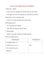 Giáo án lớp 2 môn Thủ Công: GẤP, CẮT, DÁN BIỂN BÁO GIAO THÔNG pptx