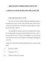 MỘT SỐ KINH NGHIỆM TRONG CÔNG TÁC CHỐNG SUY DINH DƯỠNG CHO TRẺ Ở NHÀ TRẺ ppt