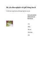 Bé yêu đùa nghịch với ghế bông êm ái potx