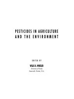 PESTICIDES IN AGRICULTURE AND THE ENVIRONMENT - CHAPTER 1 pptx
