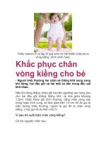Thiếu vitamin D và tập đi quá sớm có thể khiến chân bé bị vòng kiềng. (Ảnh pptx