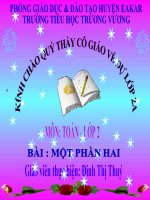Toán lớp 2 Một phần hai.ppt