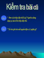 Hiệu điện thế giữa hai đầu dụng cụ dùng điện