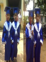 ẢNH 2 NHÓC TỐT NGHIỆP