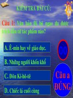 Ông Giuoc Đanh mặc lễ phục