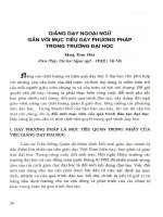 Giảng dạy ngoại ngữ gắn với mục tiêu dạy phương pháp trong trường đại học