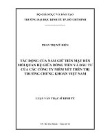 Tác động của nắm giữ tiền mặt điến mối quan hệ giữa dòng tiền và đầu tư của các công ty niêm yết trên thị trường chứng khoán việt
