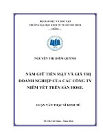 NẮM GIỮ TIỀN MẶT VÀ GIÁ TRỊ TRỊ DOANH NGHIỆP CỦA CÁC CÔNG TY NIÊM YẾT TRÊN SÀN HOSE.PDF