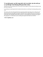 Thái độ của bé Thu lúc ông Sáu mới về và lúc ông ra đi là trái ngược với nhau nhưng vẫn nhất quán trong tính cách của nhân vật. Hãy giải thích.