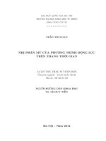 Nhị phân mũ của phương trình động lực trên thang thời gian 