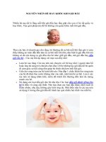 Nguyên nhân bé hay khóc khi gội đầu