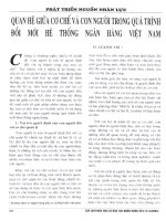 Quan hệ giữa cơ chế và con người trong quá trình đổi mới hệ thống ngân hàng việt nam 