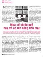 Mua cổ phiếu quỹ hay trả cổ tức bằng tiền mặt 