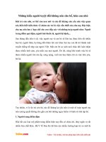 Những kiểu người tuyệt đối không nên cho bế, hôn con nhỏ