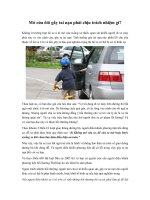 Mở cửa ôtô gây tai nạn phải chịu trách nhiệm gì?