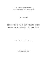 Tính ổn định vững của phương trình động lực ẩn trên thang thời gian 