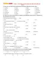 bai tap tieng anh lop 8 unit 7 neighborhood co dap an so 2