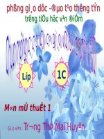 side bài giảng mỹ thuật lớp 1 vẽ đường điểm trên áo váy 