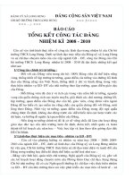 Cán bộ xã chụp ảnh lưu niệm CBNV nhà trường nhân dịp tổng kết năm học 2012-2013