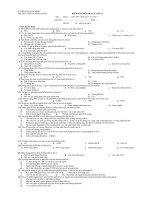 Chủ tịch Hồ Chí Minh nói chuyện với các đại biểu về dự Đại hội Đảng toàn quốc lần II