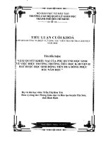 Giải quyết khiếu nại của phụ huynh học sinh về việc hiệu trưởng bắt học sinh đóng tiền mua đồng phục 