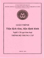 Giáo trình Tiện lệch tâm tiện định hình (Nghề: Cắt gọt kim loại - Trung cấp) - Trường TCN Kỹ thuật công nghệ Hùng Vương